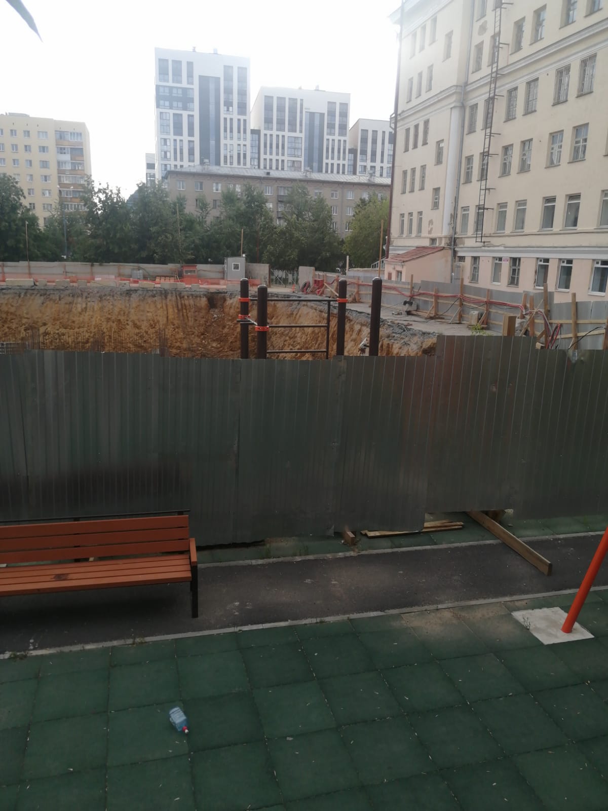Продолжается война жильцов дома в центре Екатеринбурга с Корпорацией 