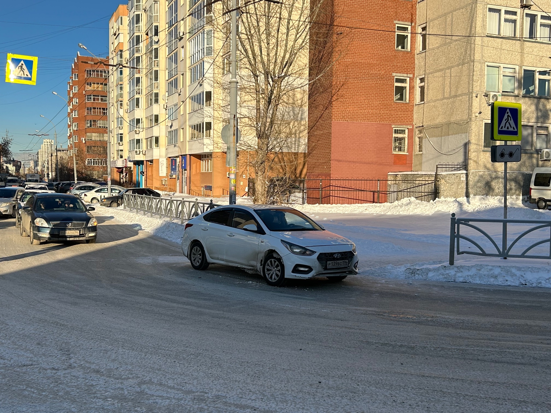 Женщину с коляской сбил автомобилист в Екатеринбурге
