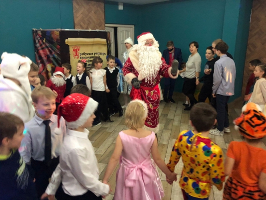 Сотрудники Следственного комитета по Свердловской области поздравили детей подшефных социальных учреждений с наступающими праздниками