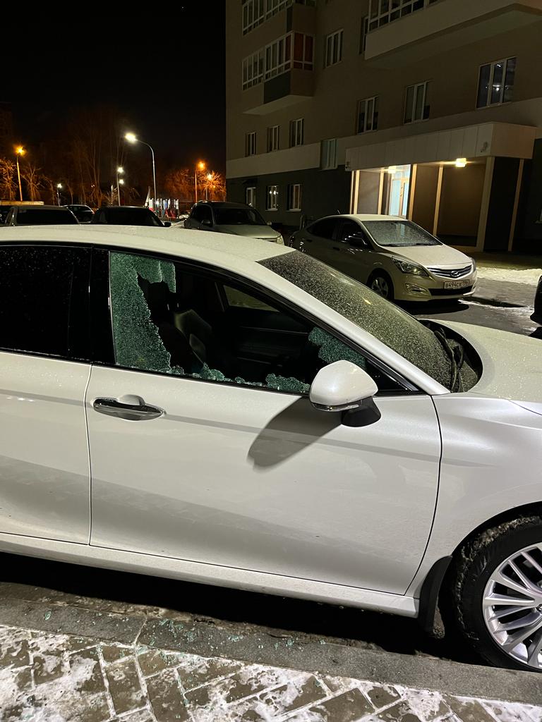 В Екатеринбурге на автомобиль арбитражного управляющего было совершено нападение