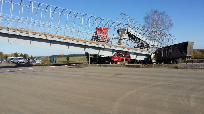 Снесенный на трассе Пермь-Екатеринбург мост погубил двух водителей