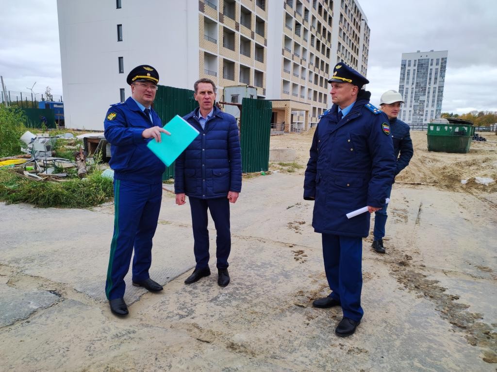 Прокурор Тюменской области проконтролировал ход строительства многоквартирных домов