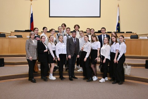 Депутат Тюменской облдумы провел парламентский урок для студентов